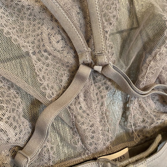 VICTORIAS SECRET • Lace Bralette - Picture 5 of 8